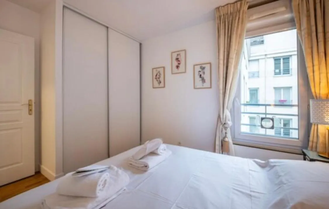 Un Ptit Soleil A Paris Appartement