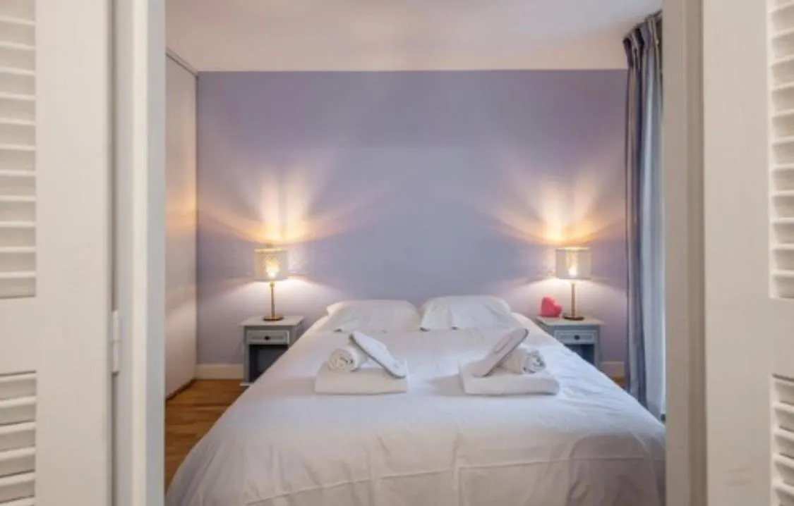 Un Ptit Soleil A Paris Apartment