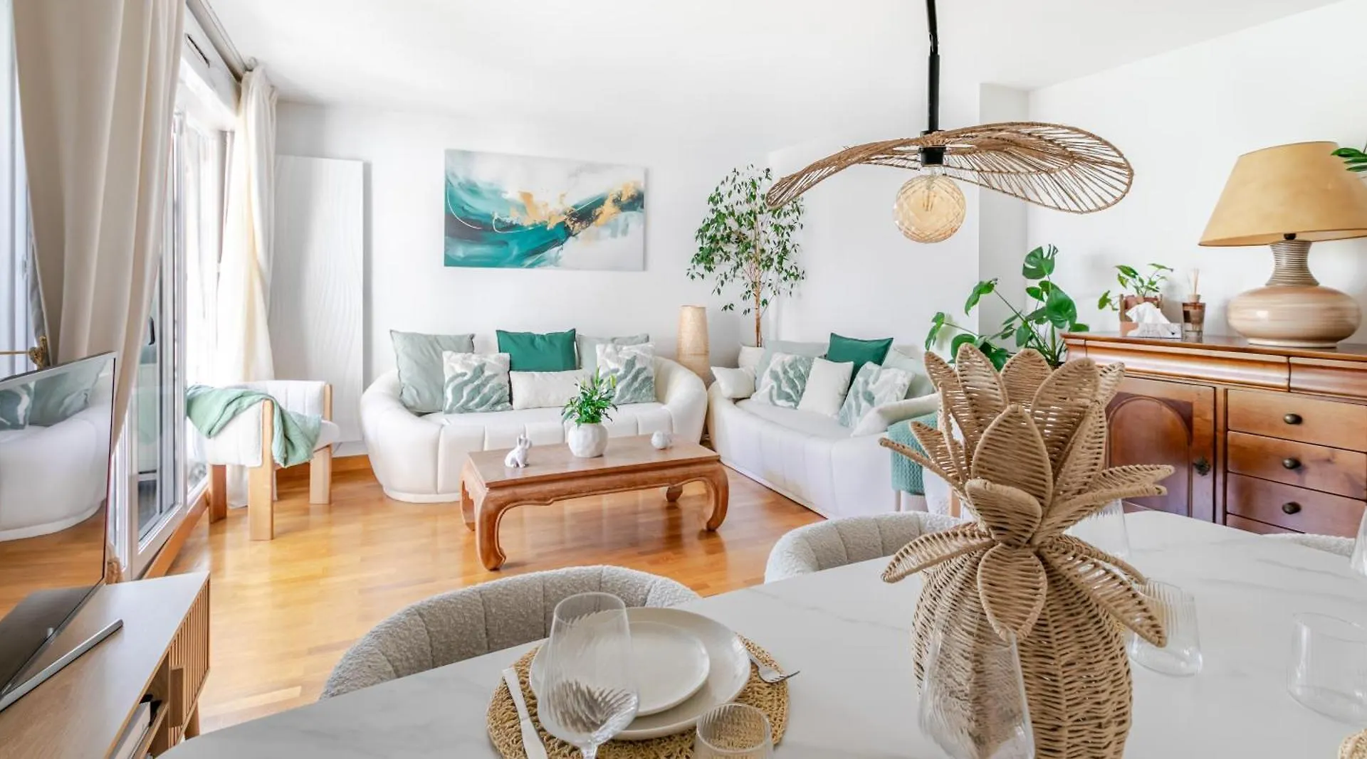 Un Ptit Soleil A Paris Apartment