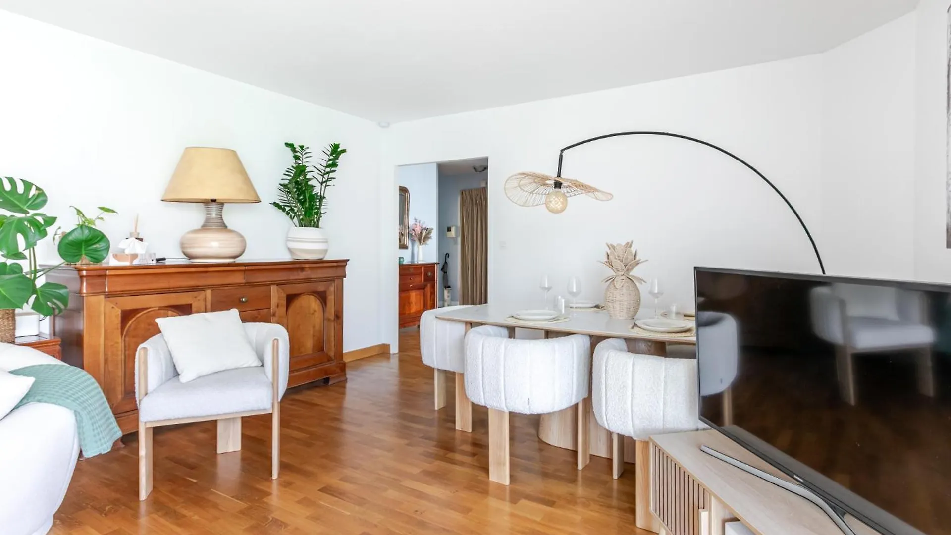 Un Ptit Soleil A Paris Apartment 0*,