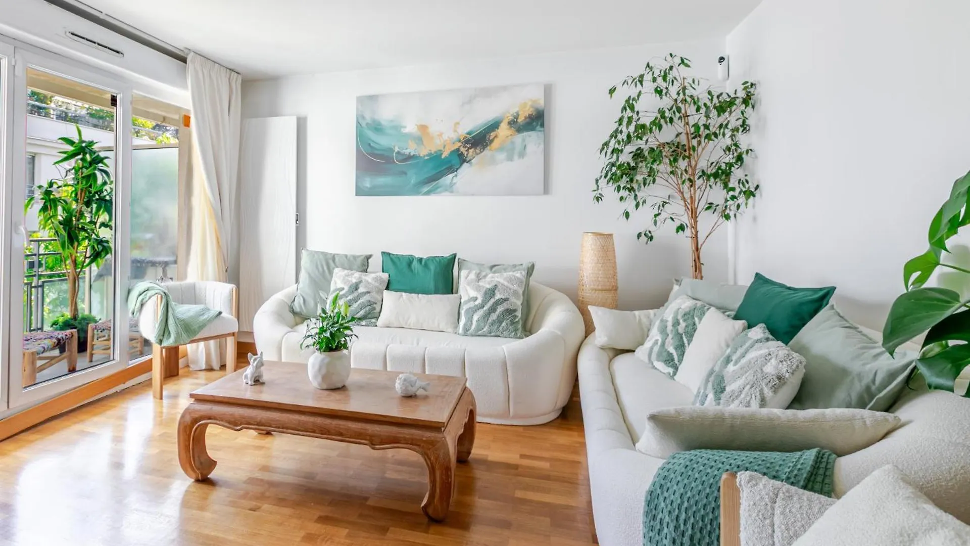 Un Ptit Soleil A Paris Apartment